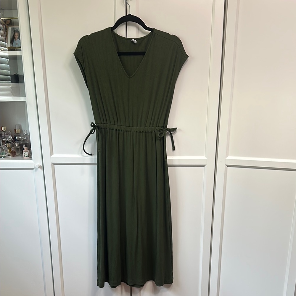 Elegant Green Midi Dress